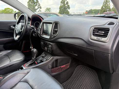 Used 2018 Jeep Compass Trailhawk w/ Leather Interior Group AWD/4WD image 19