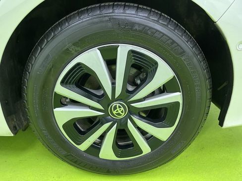 Used 2018 Toyota Prius Prime Advanced image 15