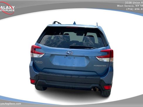 Used 2022 Subaru Forester Premium AWD/4WD image 6