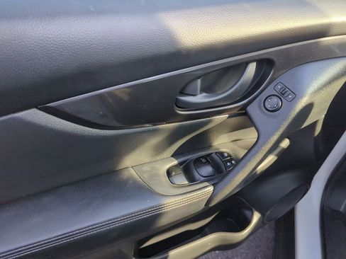 Used 2020 Nissan Rogue S FWD image 8