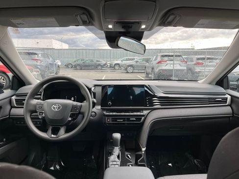 Used 2025 Toyota Camry LE image 32