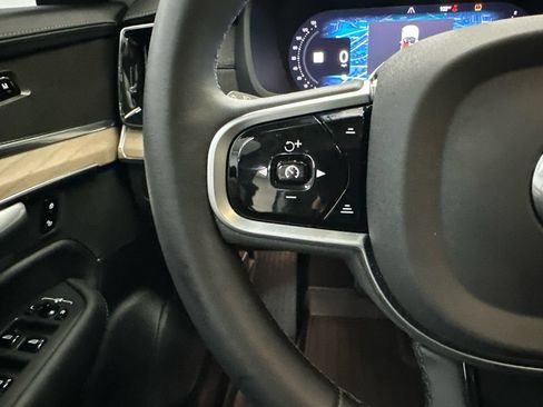 Used 2025 Volvo XC90 B5 Core w/ Protection Package AWD/4WD image 29
