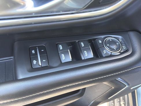 Used 2023 Chevrolet Suburban Premier image 21