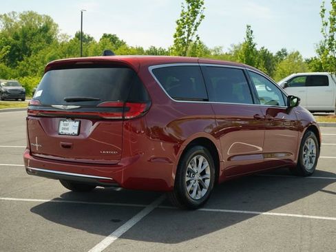 New 2026 Chrysler Pacifica Limited image 7