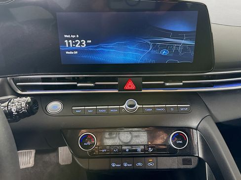 Used 2024 Hyundai Elantra SEL image 18