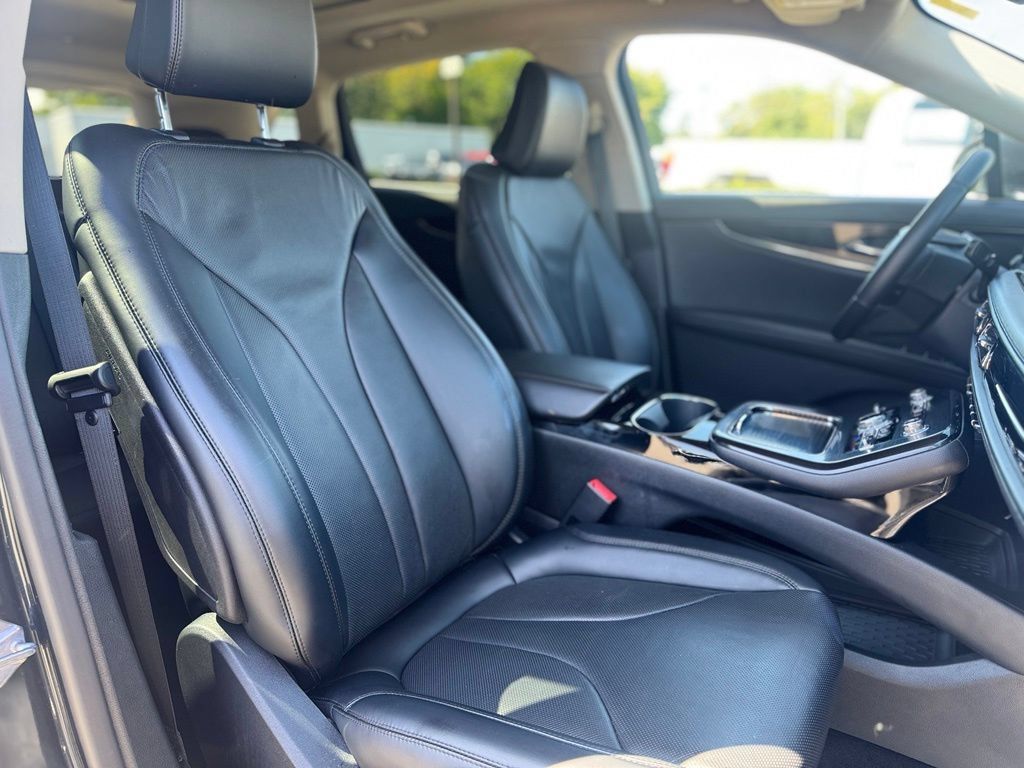 Used 2023 Lincoln Nautilus Reserve AWD/4WD image 12