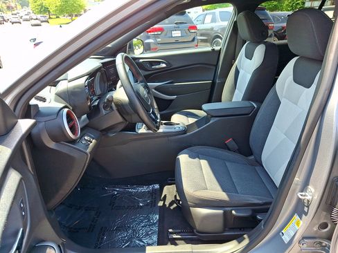 Used 2024 Chevrolet Trax RS w/ Driver Confidence Package FWD image 13