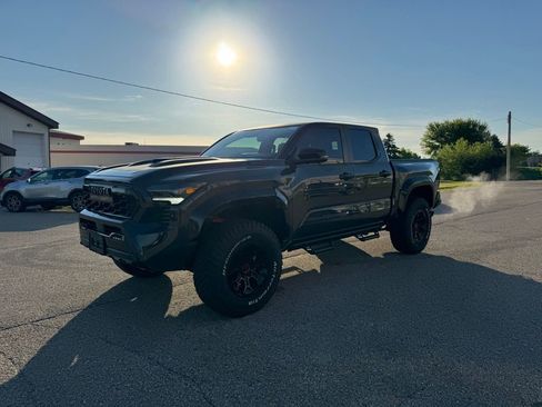 Used 2025 Toyota Tacoma TRD Pro AWD/4WD image 11