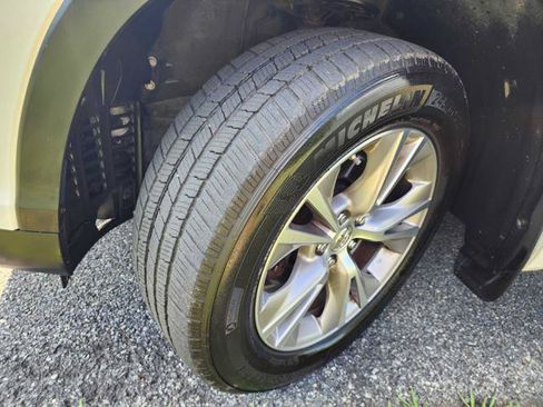 Used 2014 Toyota Highlander XLE AWD/4WD image 9