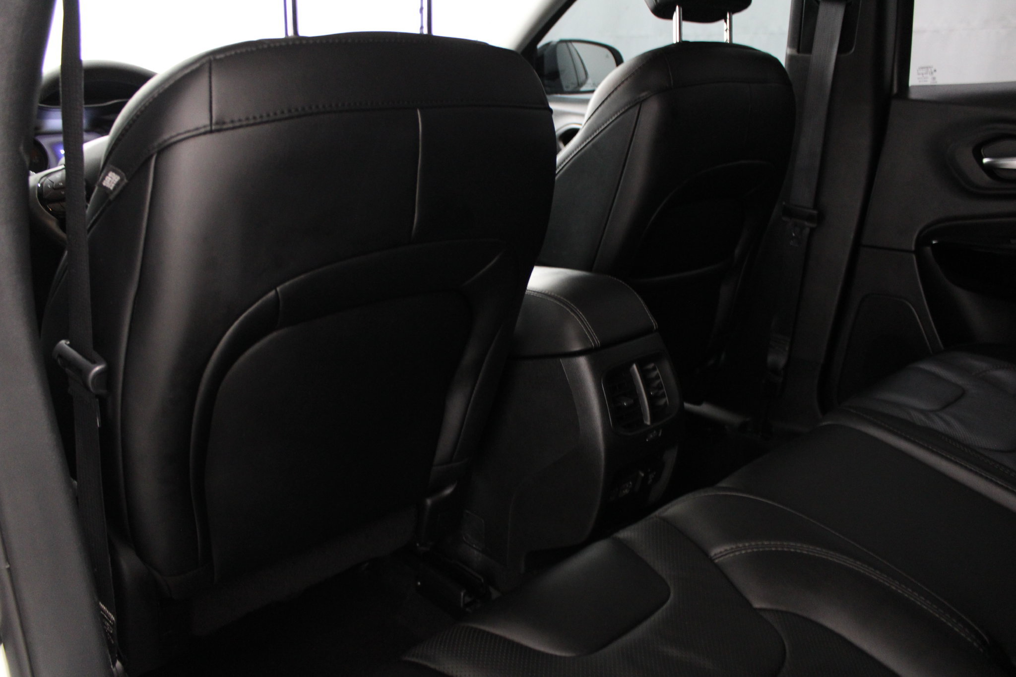 Used 2023 Jeep Cherokee Altitude Lux AWD/4WD image 16