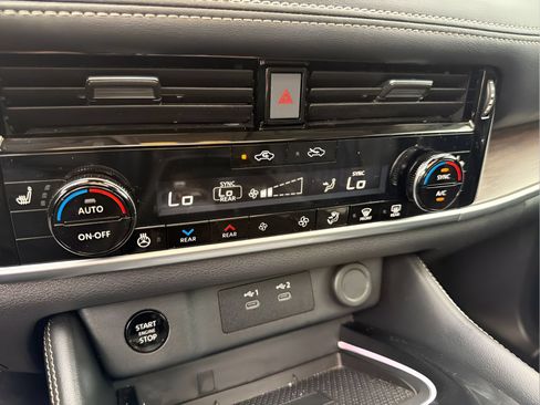 Used 2024 Nissan Rogue Platinum w/ Platinum Premium Package FWD image 39