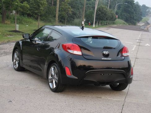 Used 2016 Hyundai Veloster w/ Option Group 02 FWD image 13