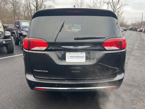 Used 2017 Chrysler Pacifica Touring-L image 32