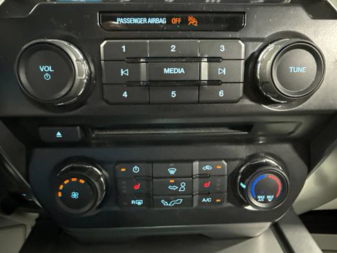 Used 2017 Ford F150 XLT w/ Equipment Group 302A Luxury AWD/4WD image 37