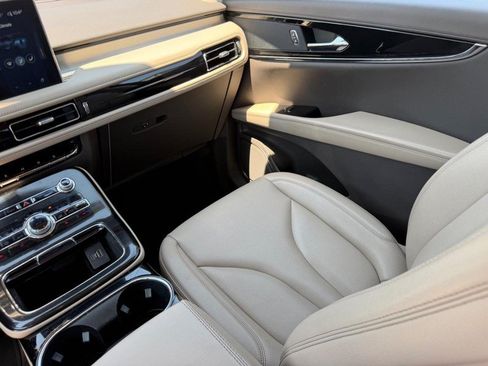 Used 2023 Lincoln Nautilus AWD w/ Premium Package image 18