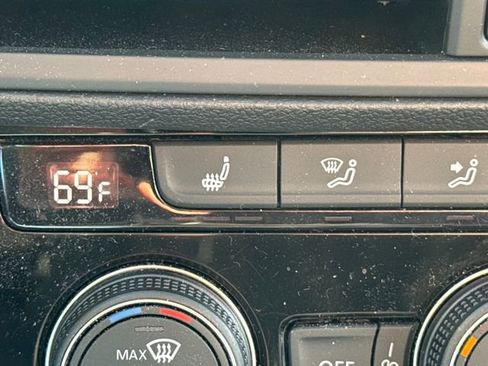 Used 2023 Volkswagen Jetta SE image 30