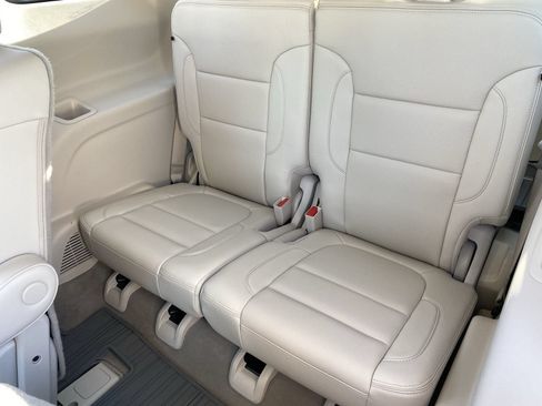 Used 2021 GMC Acadia Denali w/ Denali Technology Package FWD image 17