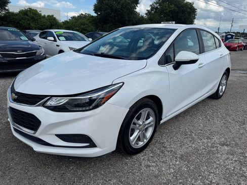 Used 2017 Chevrolet Cruze LT w/ Convenience Package FWD image 3