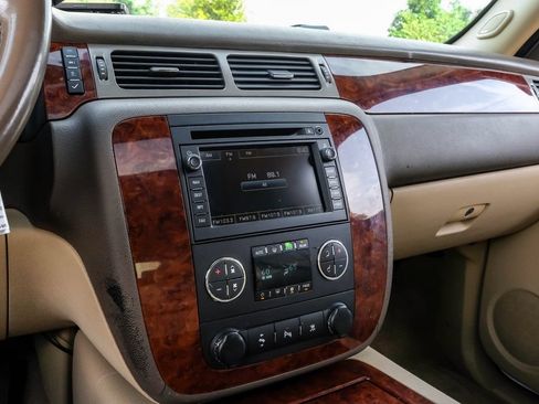 Used 2011 Chevrolet Tahoe LTZ RWD image 22