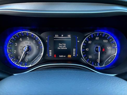 Used 2020 Chrysler Pacifica Touring-L w/ S Appearance Package image 13