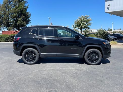 New 2026 Jeep Compass Latitude AWD/4WD image 5