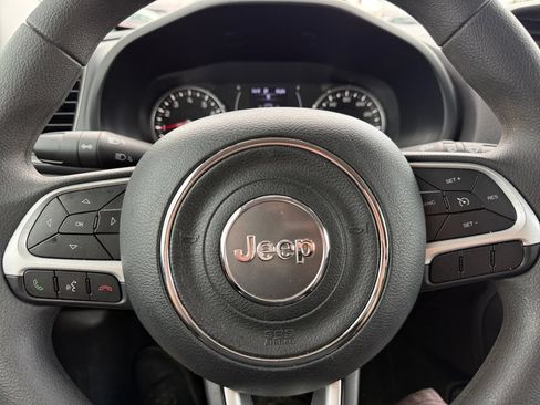 Used 2023 Jeep Renegade Latitude AWD/4WD image 31
