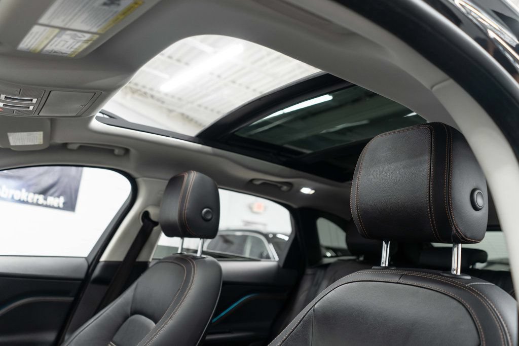 Used 2018 Jaguar F-PACE Prestige AWD/4WD image 8