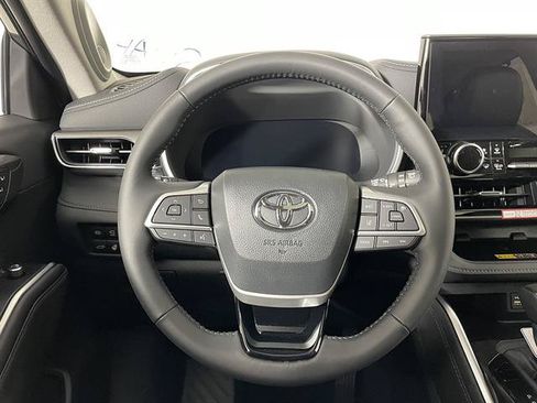New 2026 Toyota Highlander Limited AWD/4WD image 14