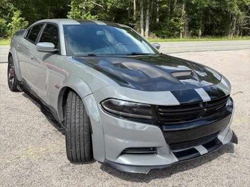Used 2018 Dodge Charger R/T RWD image 9