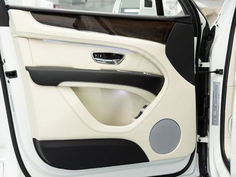 New 2026 Bentley Bentayga AWD/4WD image 23
