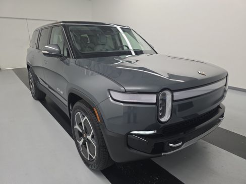 Used 2024 Rivian R1S Adventure AWD/4WD image 7