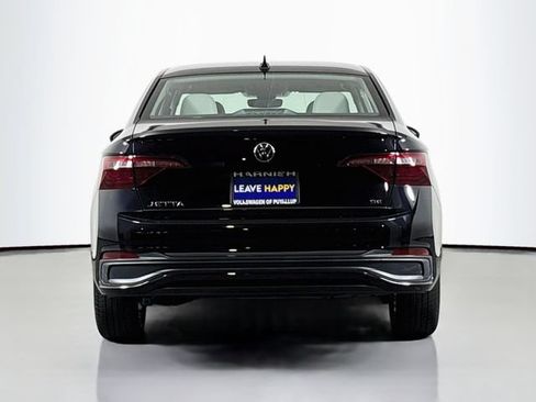 Certified 2023 Volkswagen Jetta SE FWD image 6