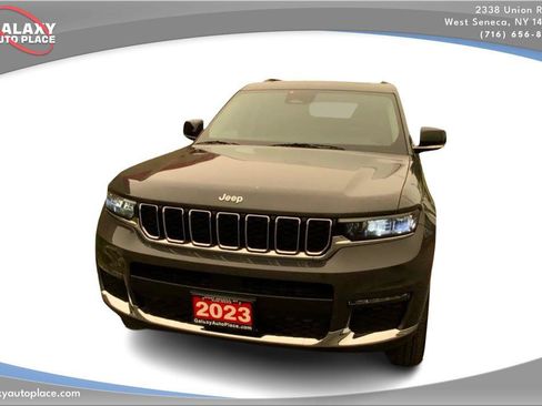 Used 2023 Jeep Grand Cherokee L Limited AWD/4WD image 2