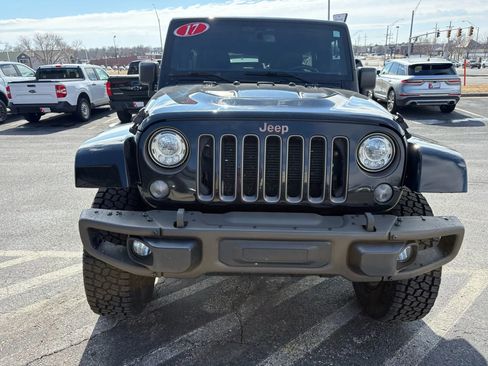 Used 2017 Jeep Wrangler Unlimited Sahara image 8