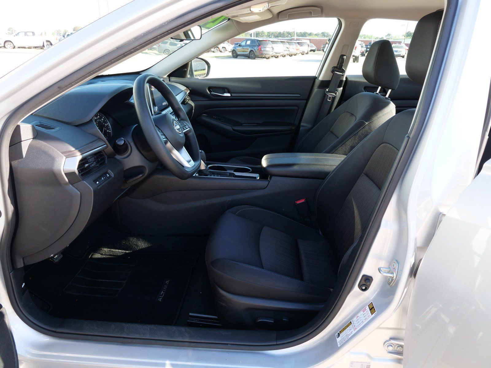 Used 2024 Nissan Altima 2.5 SV FWD image 14