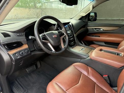 Used 2016 Cadillac Escalade ESV Premium image 16