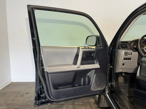 Used 2010 Toyota 4Runner Limited AWD/4WD image 7