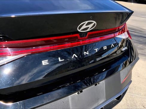 Used 2024 Hyundai Elantra Blue image 33