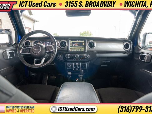 Used 2018 Jeep Wrangler Unlimited Sahara AWD/4WD image 8