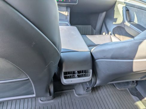 Used 2023 Tesla Model Y Long Range AWD/4WD image 28