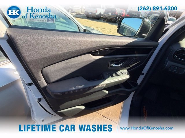 Used 2025 Honda Pilot TrailSport image 6
