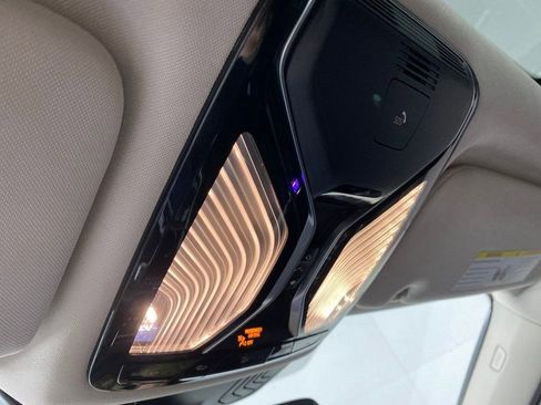 Used 2020 BMW 740i image 28