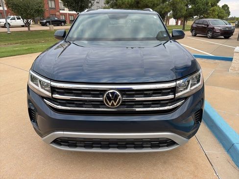Used 2022 Volkswagen Atlas Cross Sport SE image 3