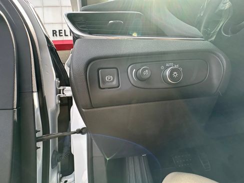 Used 2019 Buick Enclave Essence FWD image 13