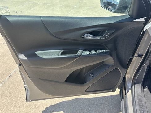 Used 2018 Chevrolet Equinox LT AWD/4WD image 3