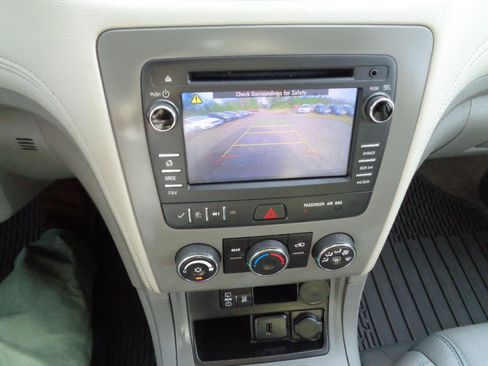 Used 2015 Chevrolet Traverse LS FWD image 24