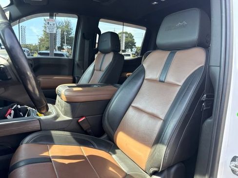 Used 2021 Chevrolet Silverado 1500 High Country w/ Technology Package AWD/4WD image 9