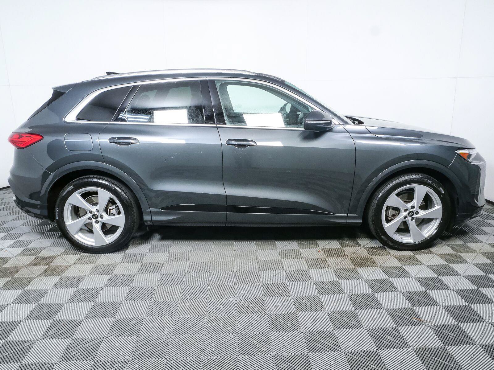 Used 2025 Audi Q5 Prestige AWD/4WD image 2
