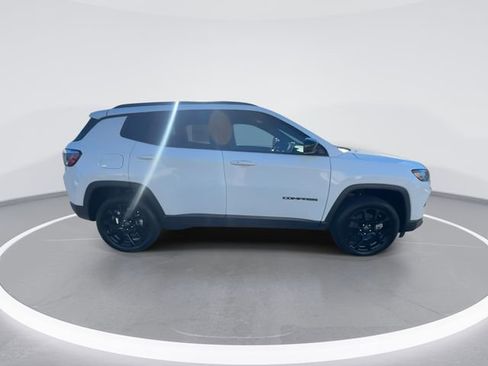 New 2026 Jeep Compass Latitude image 9