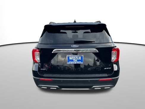 Used 2024 Ford Explorer XLT w/ Equipment Group 202A image 5